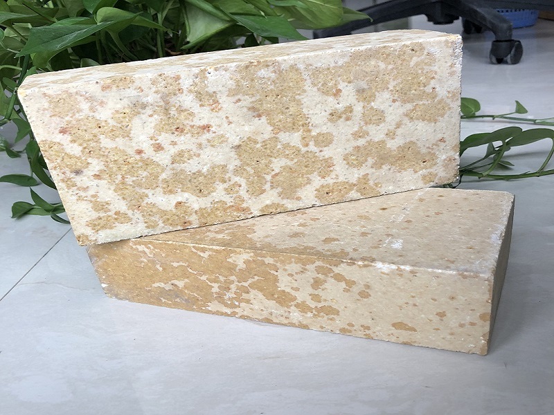 Refractory silica bricks 