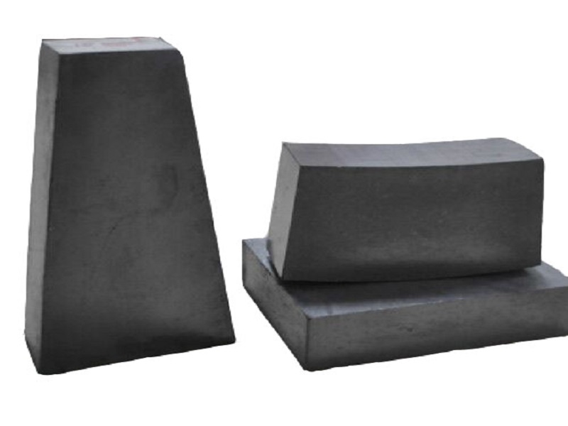 Refractory magnesia carbon bricks