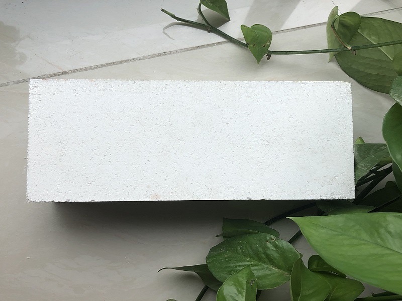 Refractory corundum mullite bricks for blast furnace